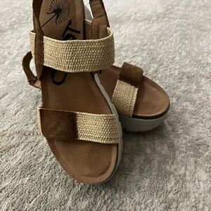 OTBT Tan and Brown Woven Sandals